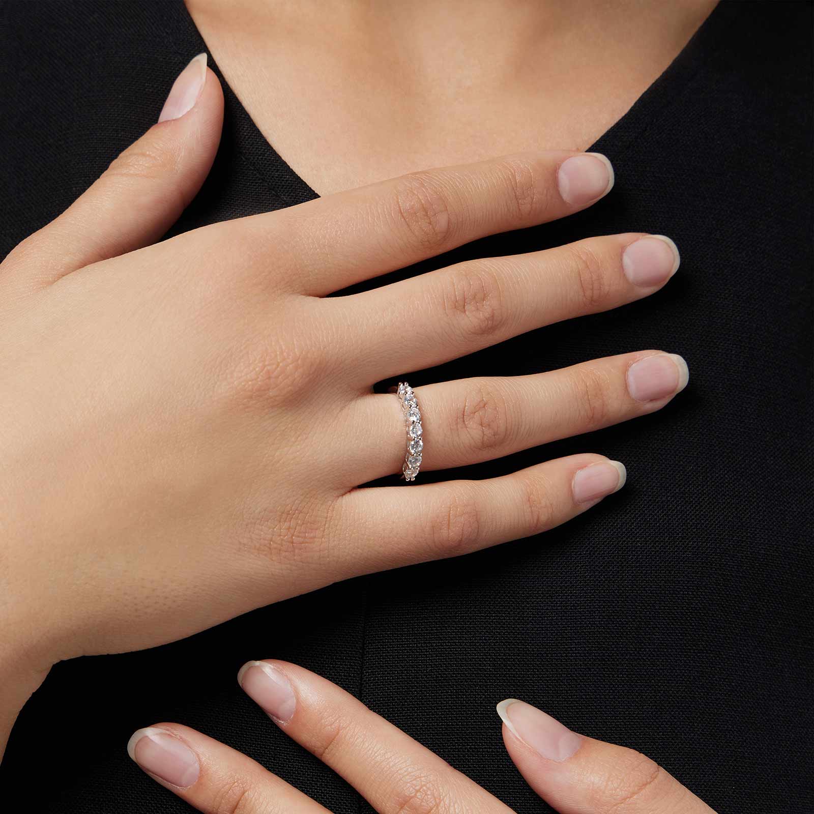 Ring i äkta silver - halvallians, 7 stenar, 17,5 mm