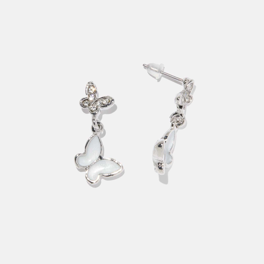 Silverfärgade örhängen - vita hängande fjärilar