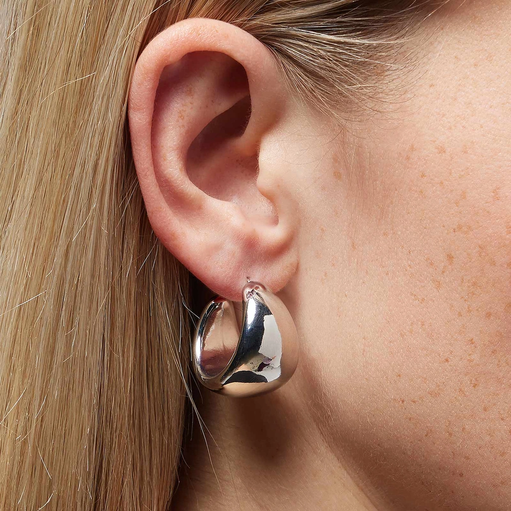 Silverfärgade örhängen - breda hoops, 25mm