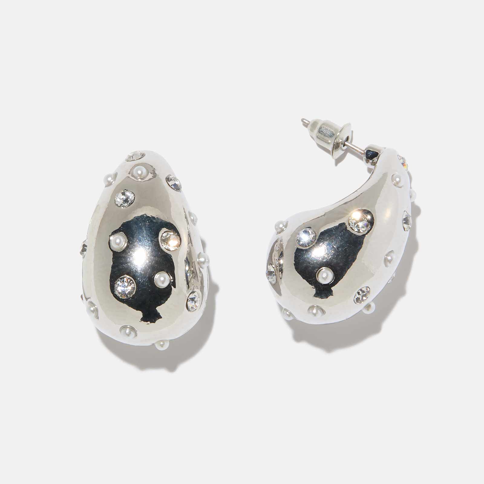 Silverfärgade örhängen - droppar, vita stenar