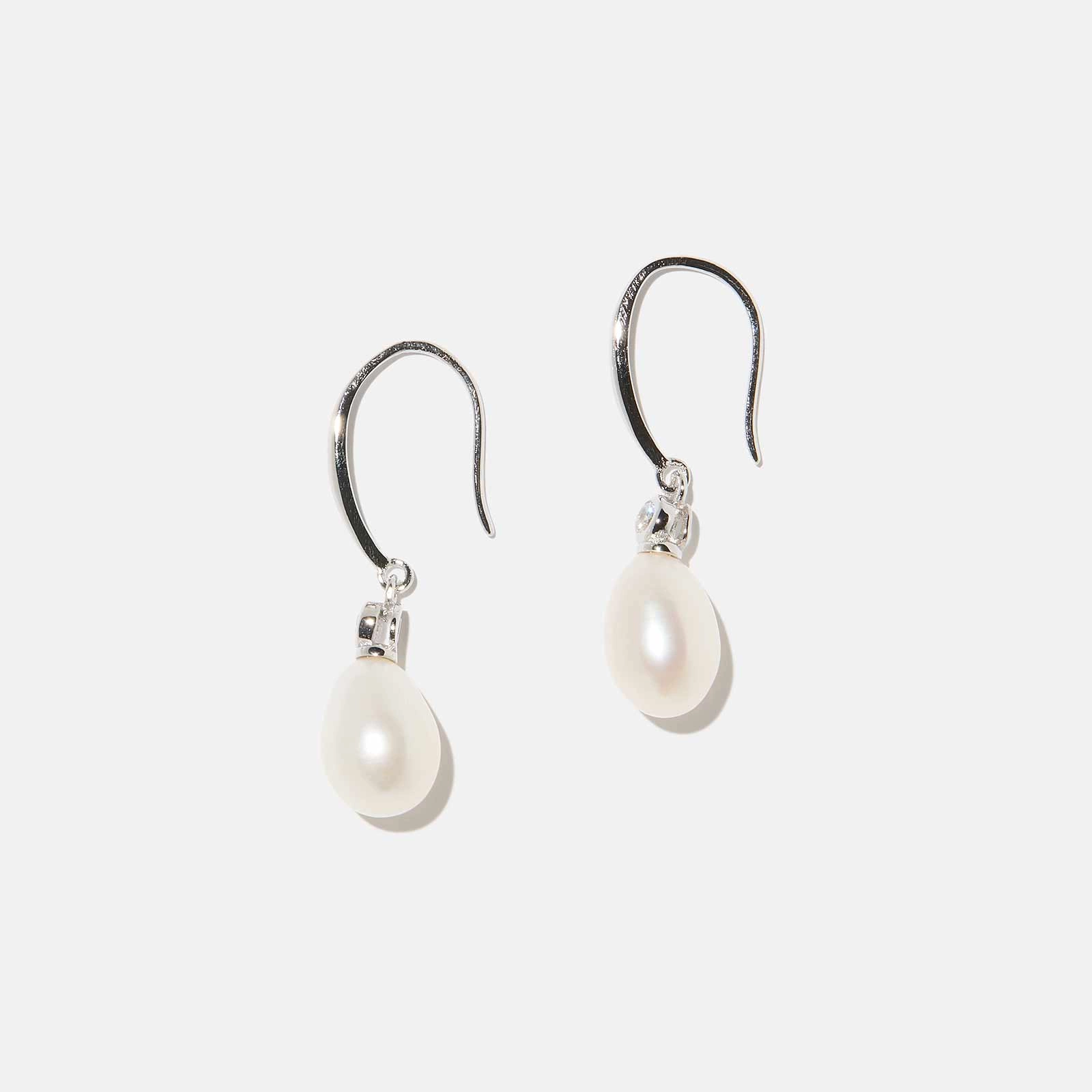 Örhängen i äkta silver - bågar, hängande ovala Shell pearls