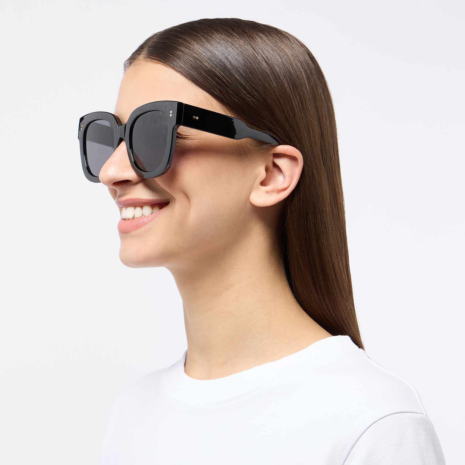 Solglasögon - svarta breda, retro