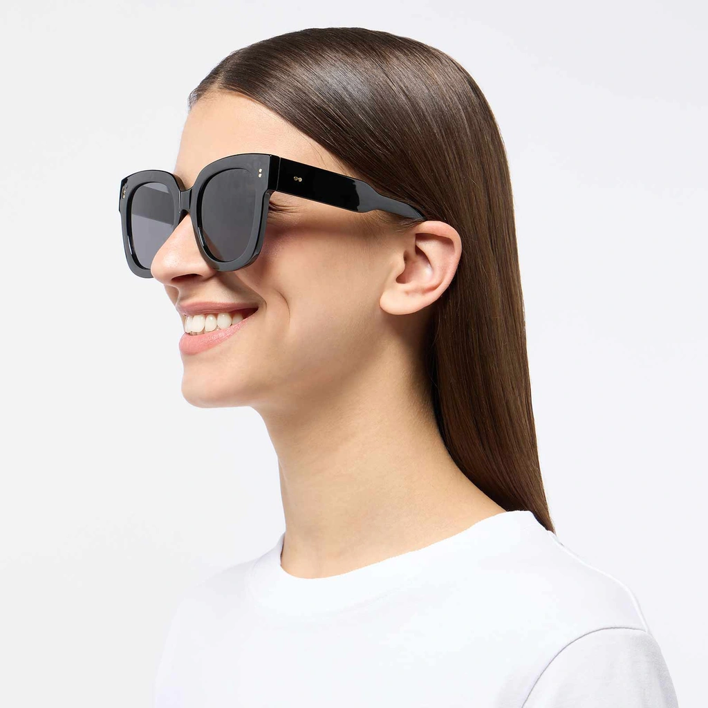 Solglasögon - svarta breda, retro