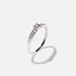18k guldring, diamanter - vitguld, sidostensring, 17,5