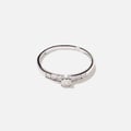 18k guldring, diamanter - vitguld, sidostensring, 17,5