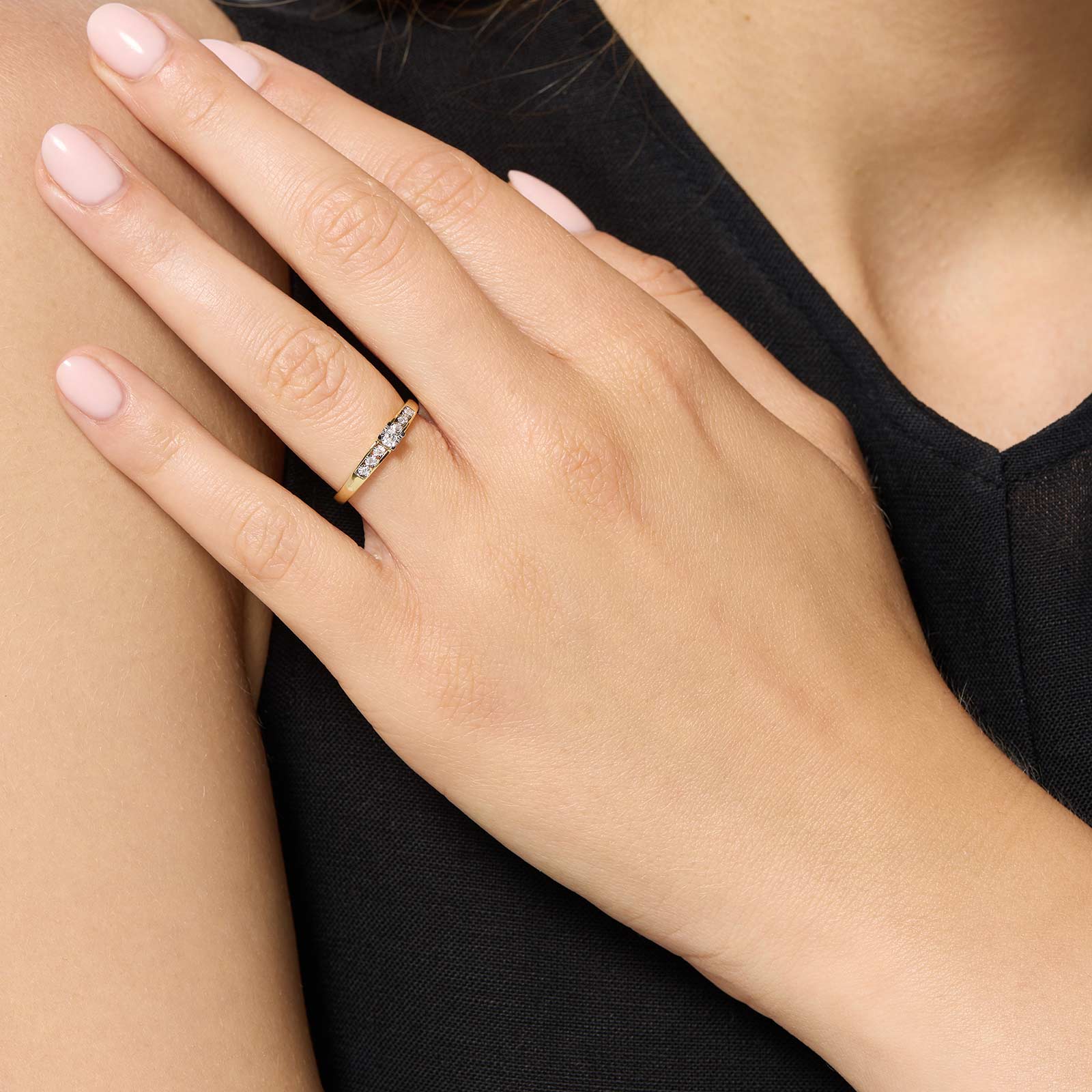 18k guldring, äkta diamanter - sidostensring