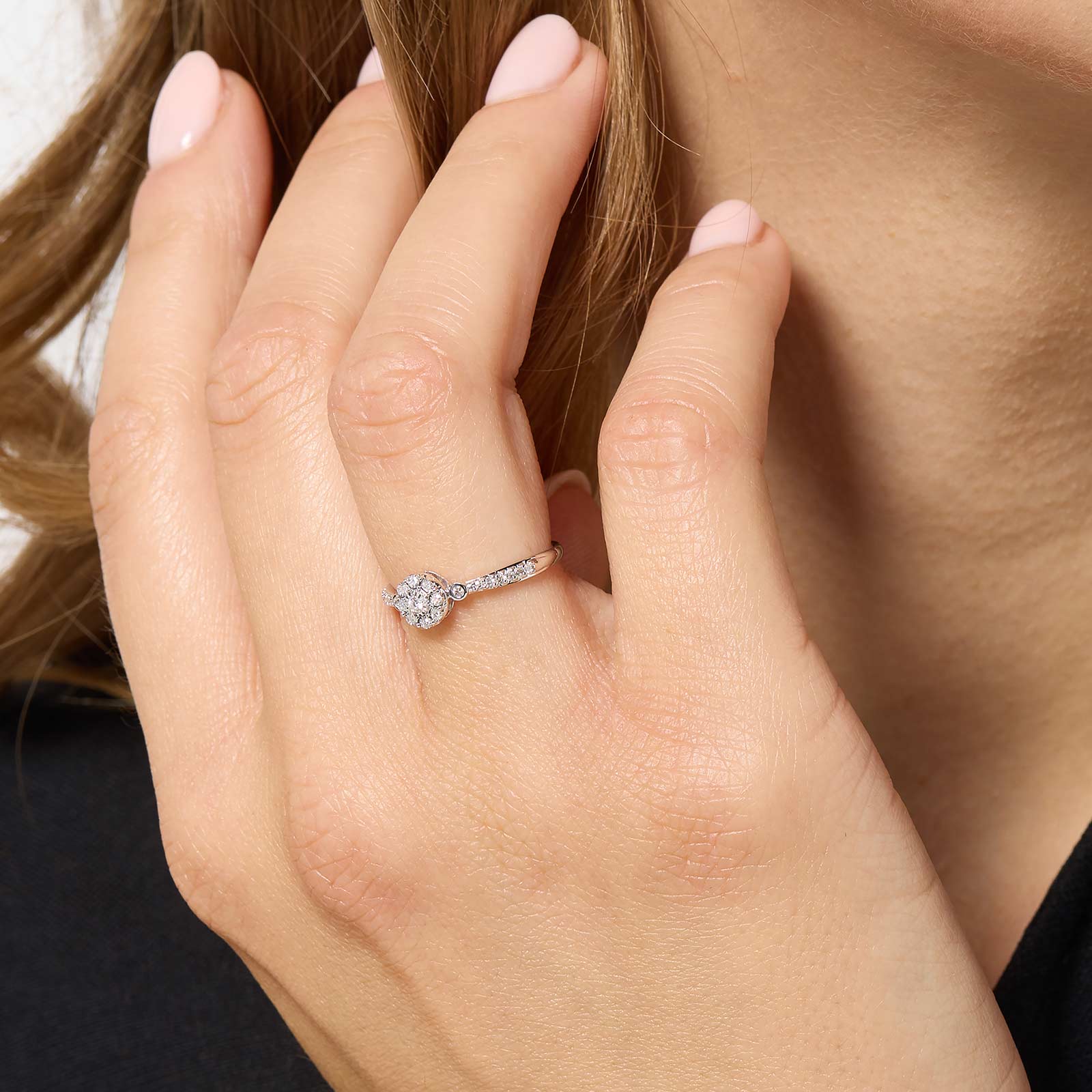 18k guldring, diamanter - vitguld, halo