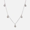 Silverfärgat halsband med fem cirklar 42cm