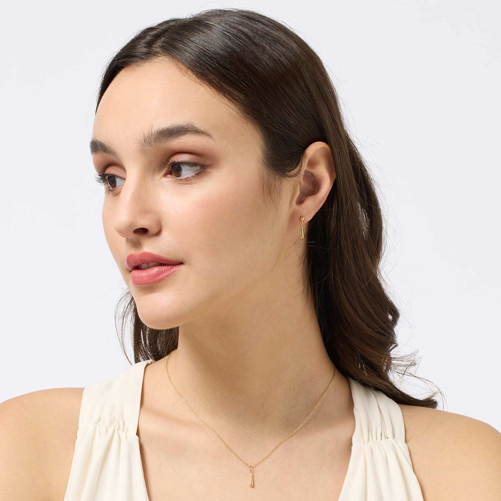 Halsband i 18k guld med dropphänge