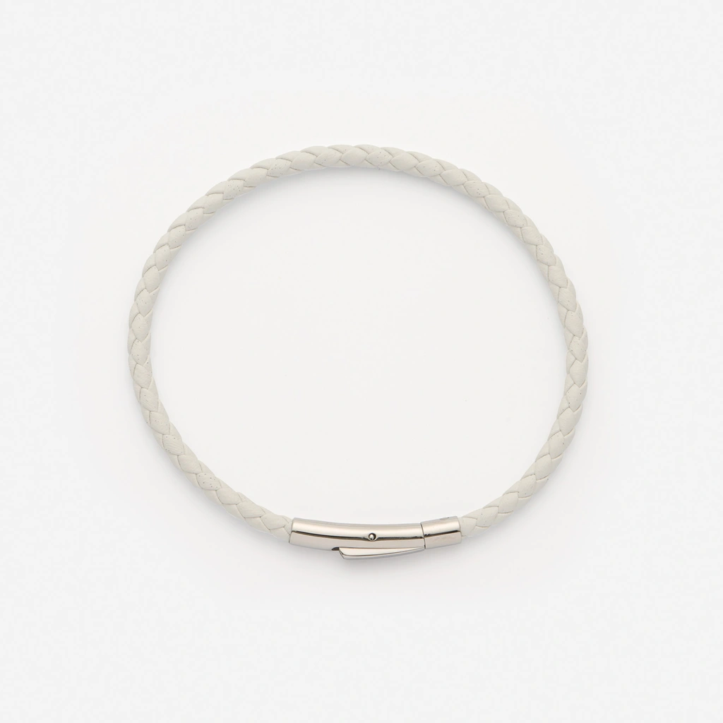 Vitt läderarmband med stålspänne, 19cm