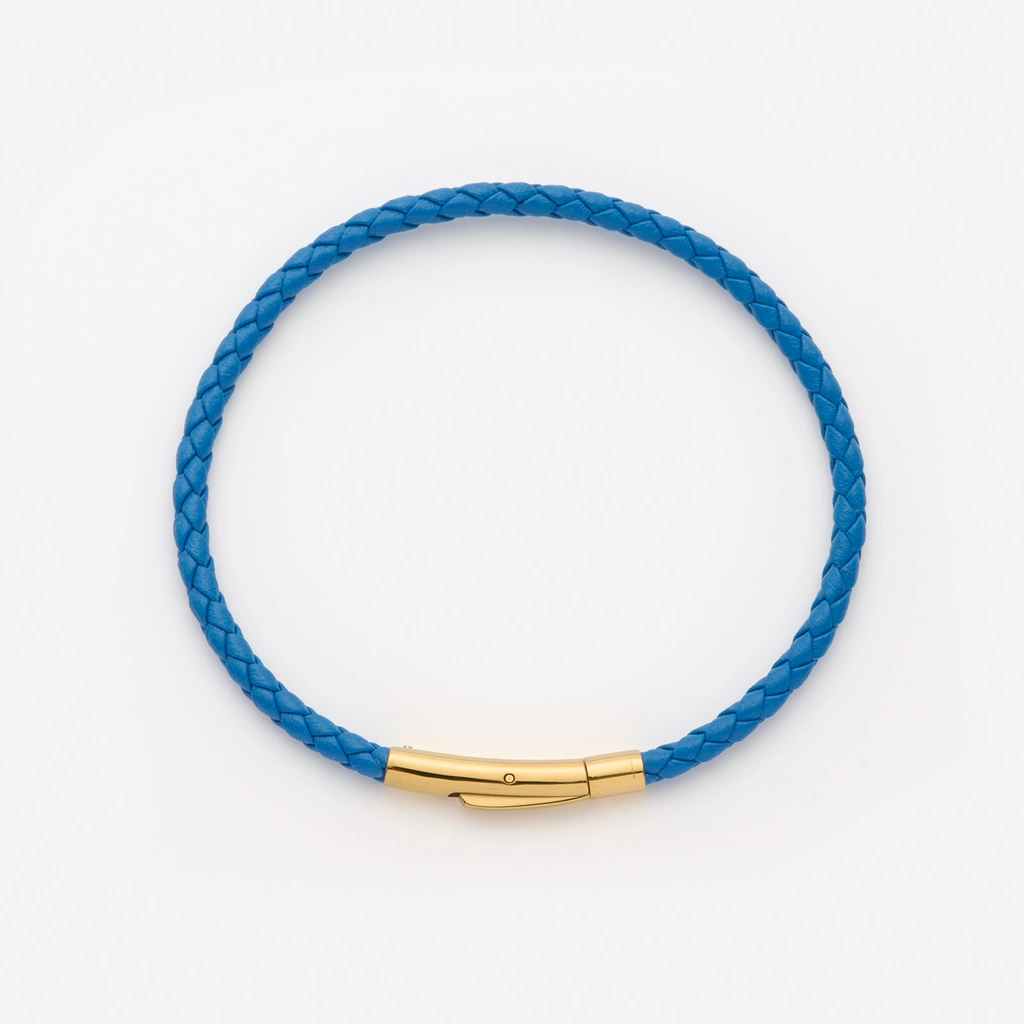 Blått flätat läderarmband med guldpläterat stålspänne, 22cm