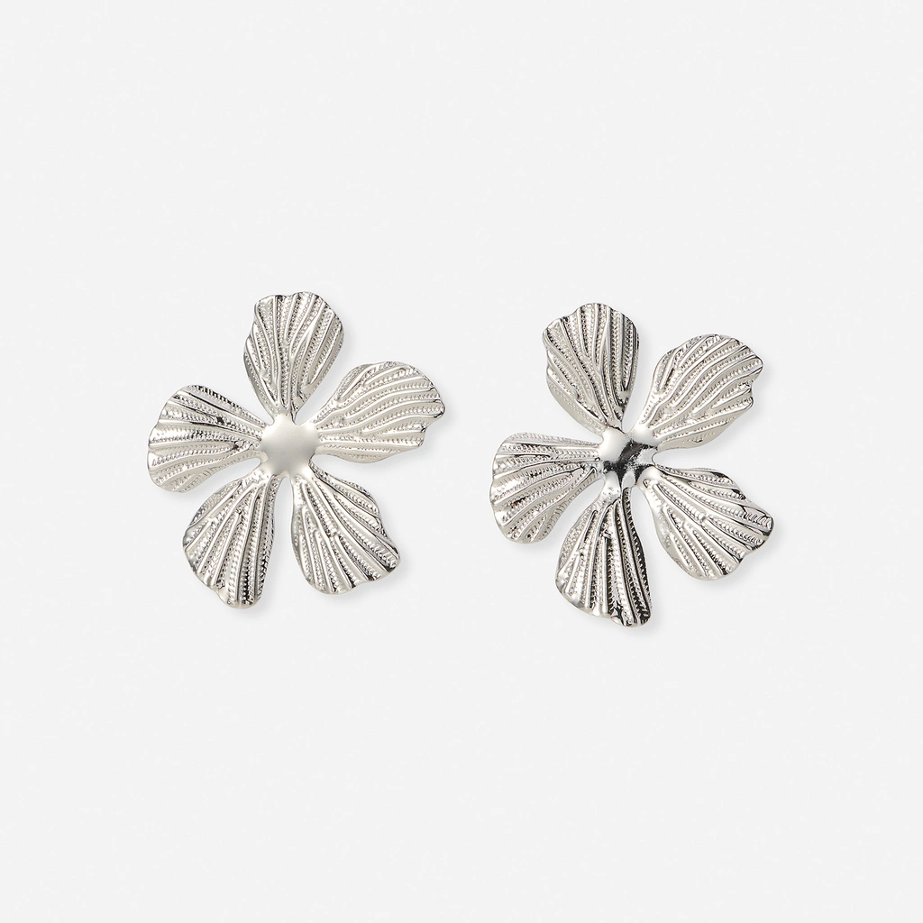 Silverfärgade örhängen - blommor, 46mm