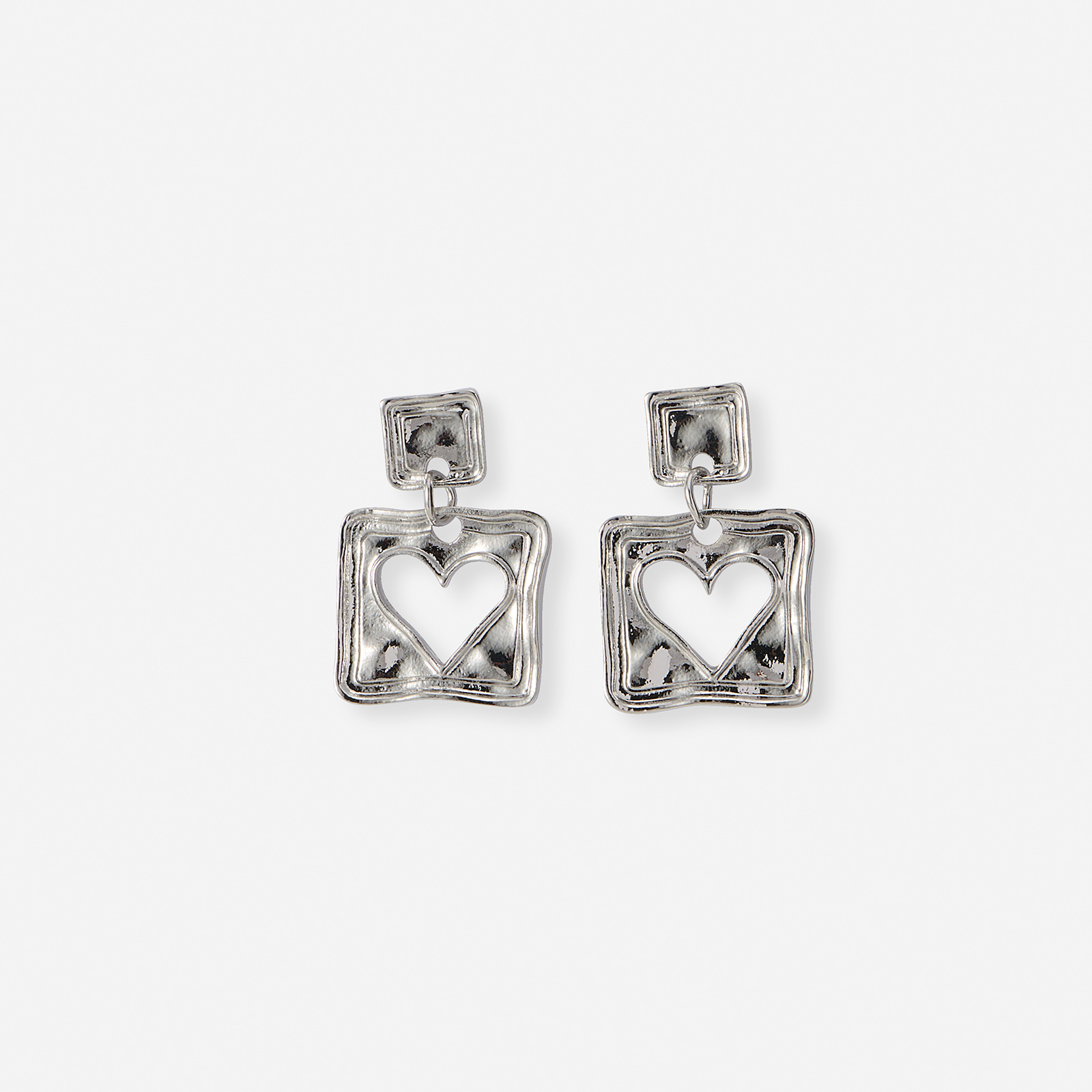 Silverfärgade örhängen - plattor med hjärtan, 27mm