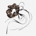 Lepoardfärgad scrunchie med svart tunn rosett