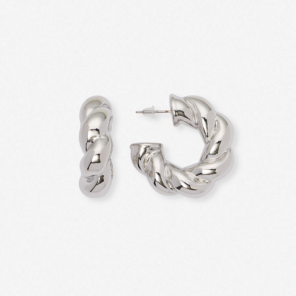 Silverfärgade örhängen - vridna hoops 33mm