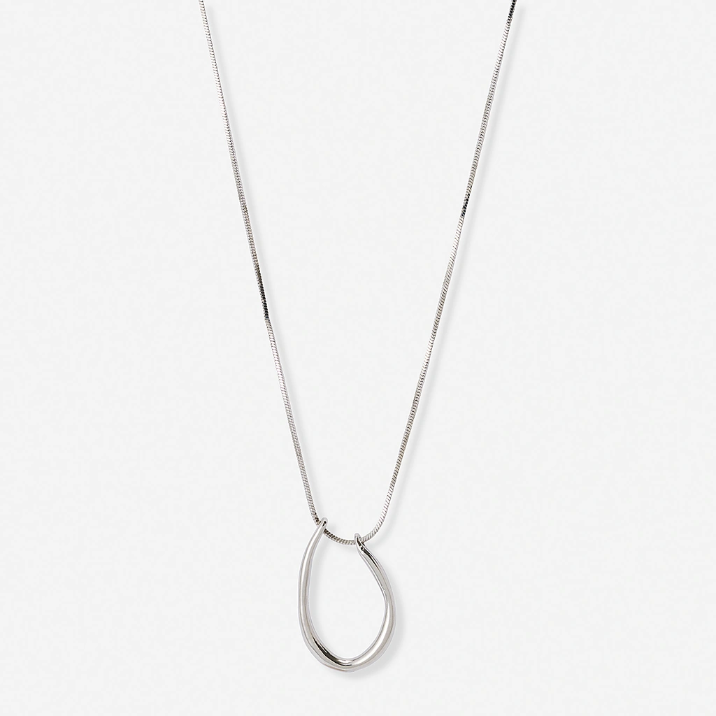 Silverfärgat halsband, båge, 62+7cm