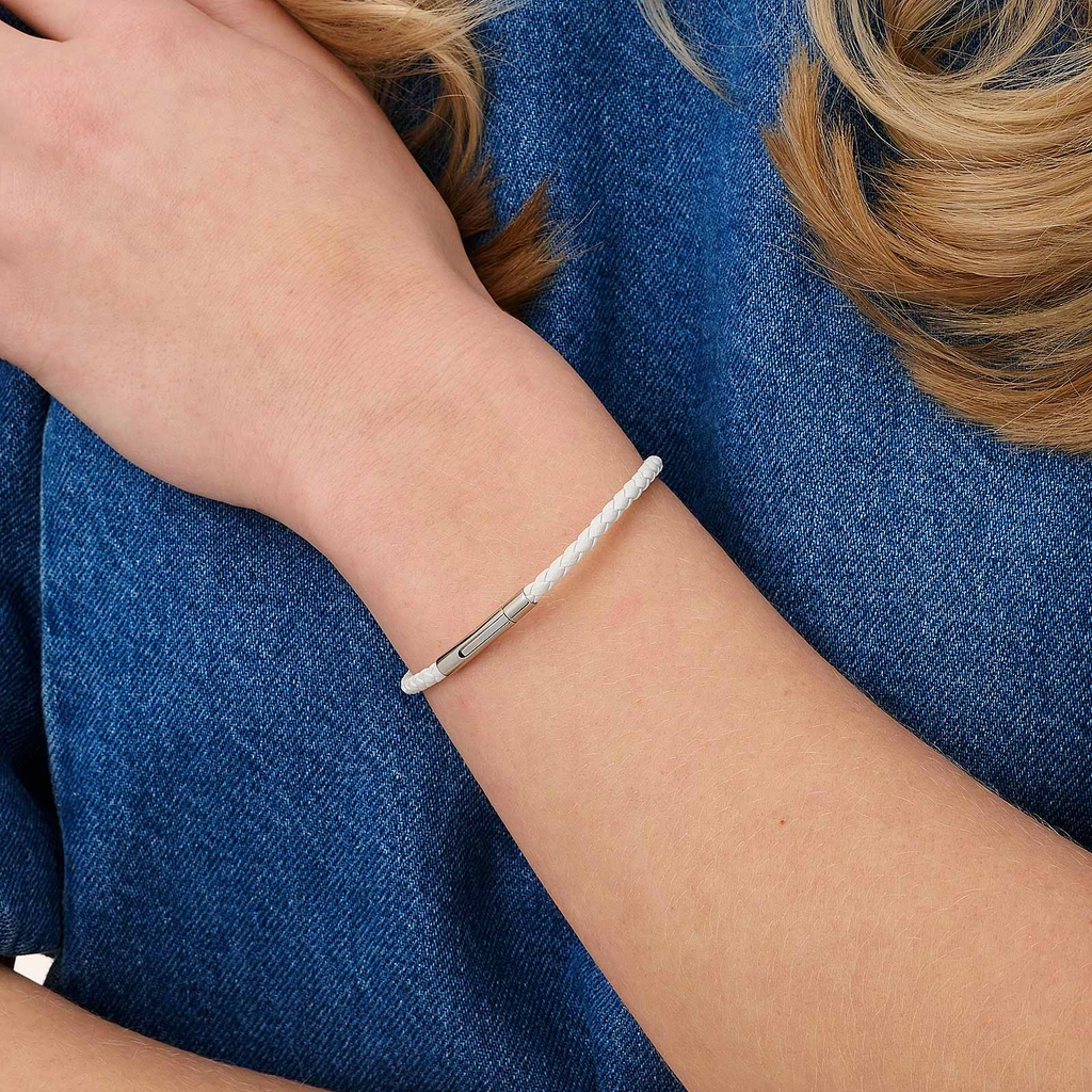 Vitt läderarmband med stålspänne, 19cm