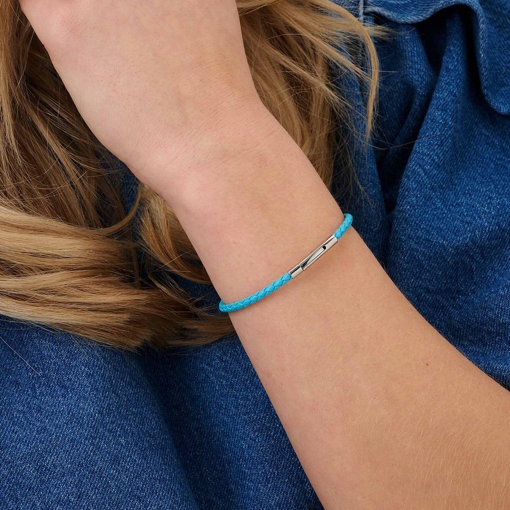 Ljusblått läderarmband med stålspänne, 16cm