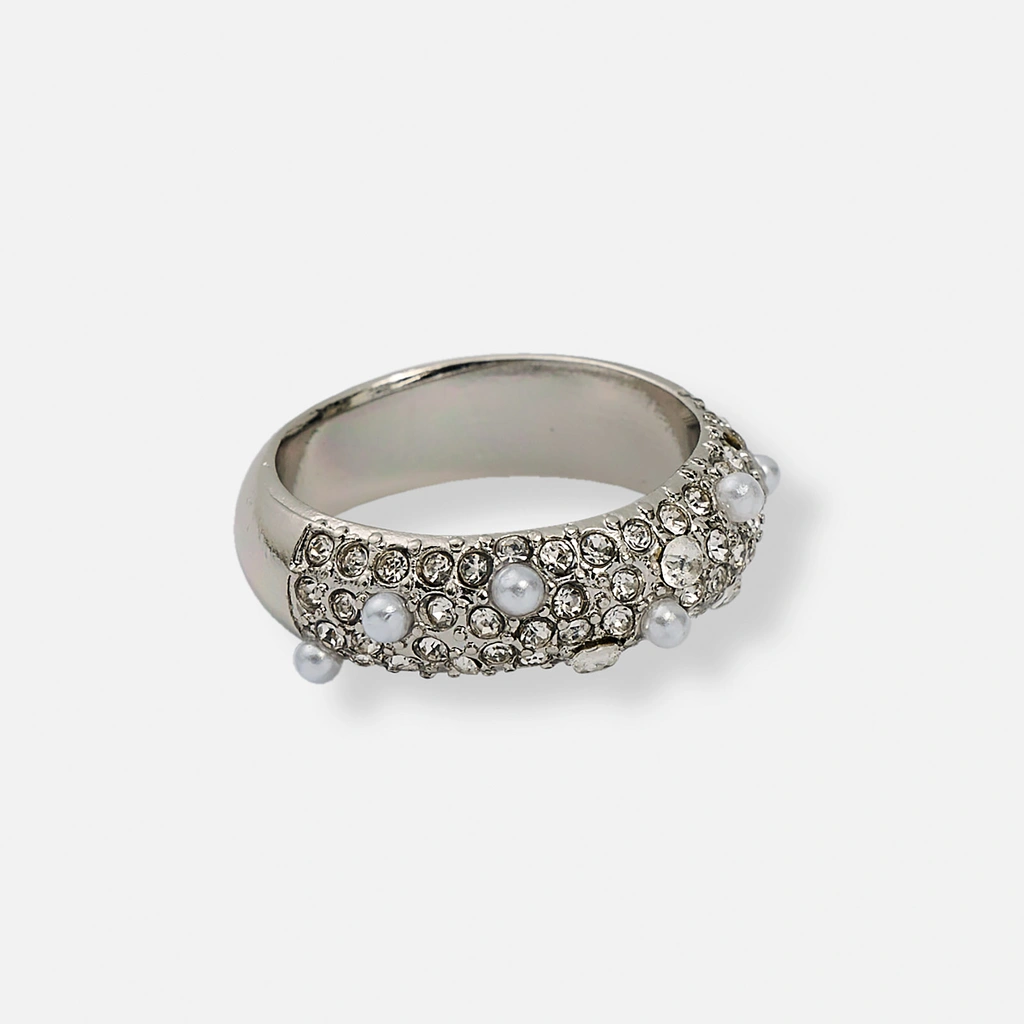 Silverfärgad ring med strass och pärlor - st. 19