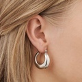 Silverfärgade örhängen, docerade hoops - 28 mm