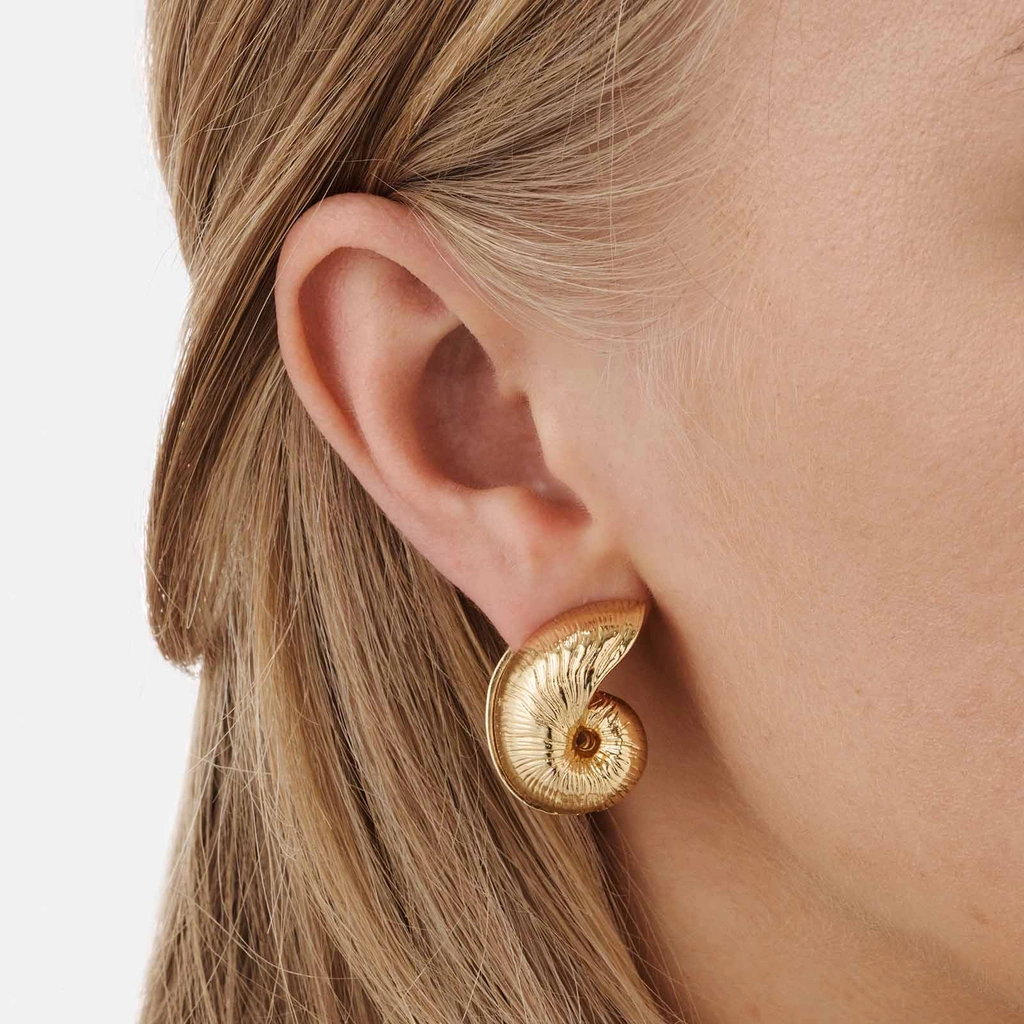 Guldfärgade örhängen - snäckor, 30mm