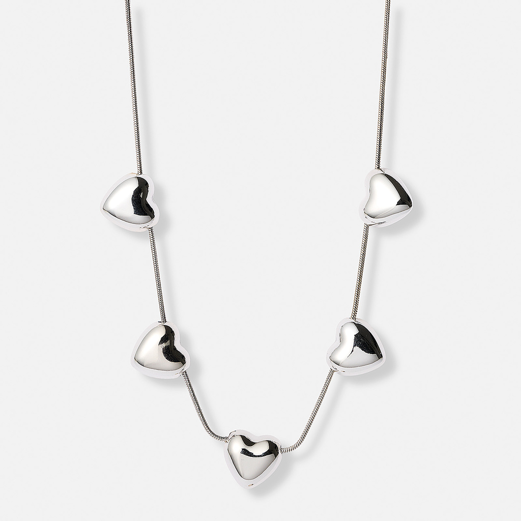 Silverfärgat halsband med stora hjärtan - 47+7cm