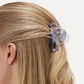 Hårklämma i melerad ljusblå plast, 8cm