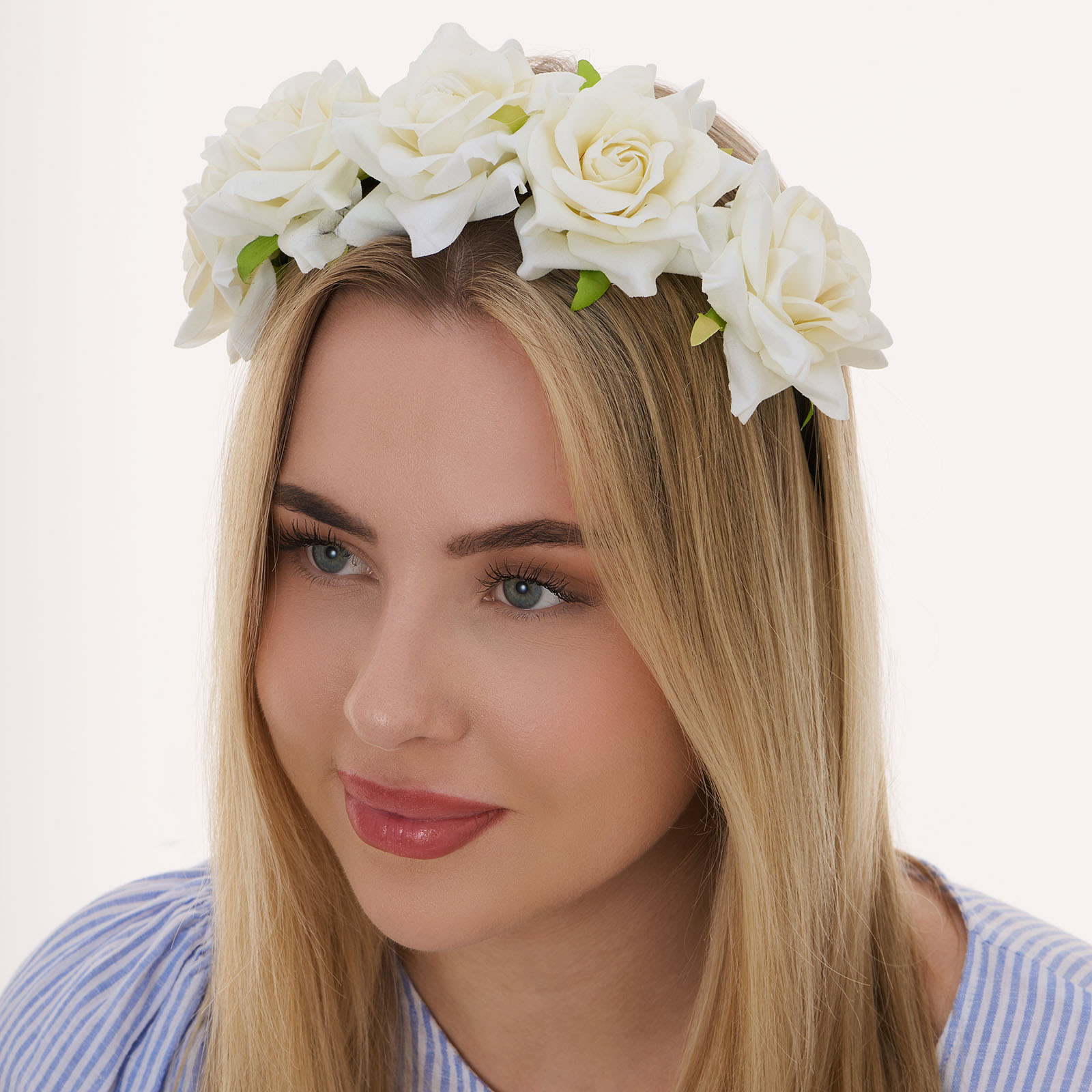 Blomkrans, stora vita rosor