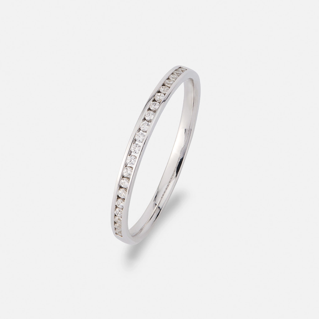 Alliansring 18k vitguld med 0,15 ct labbodlade diamanter - 17