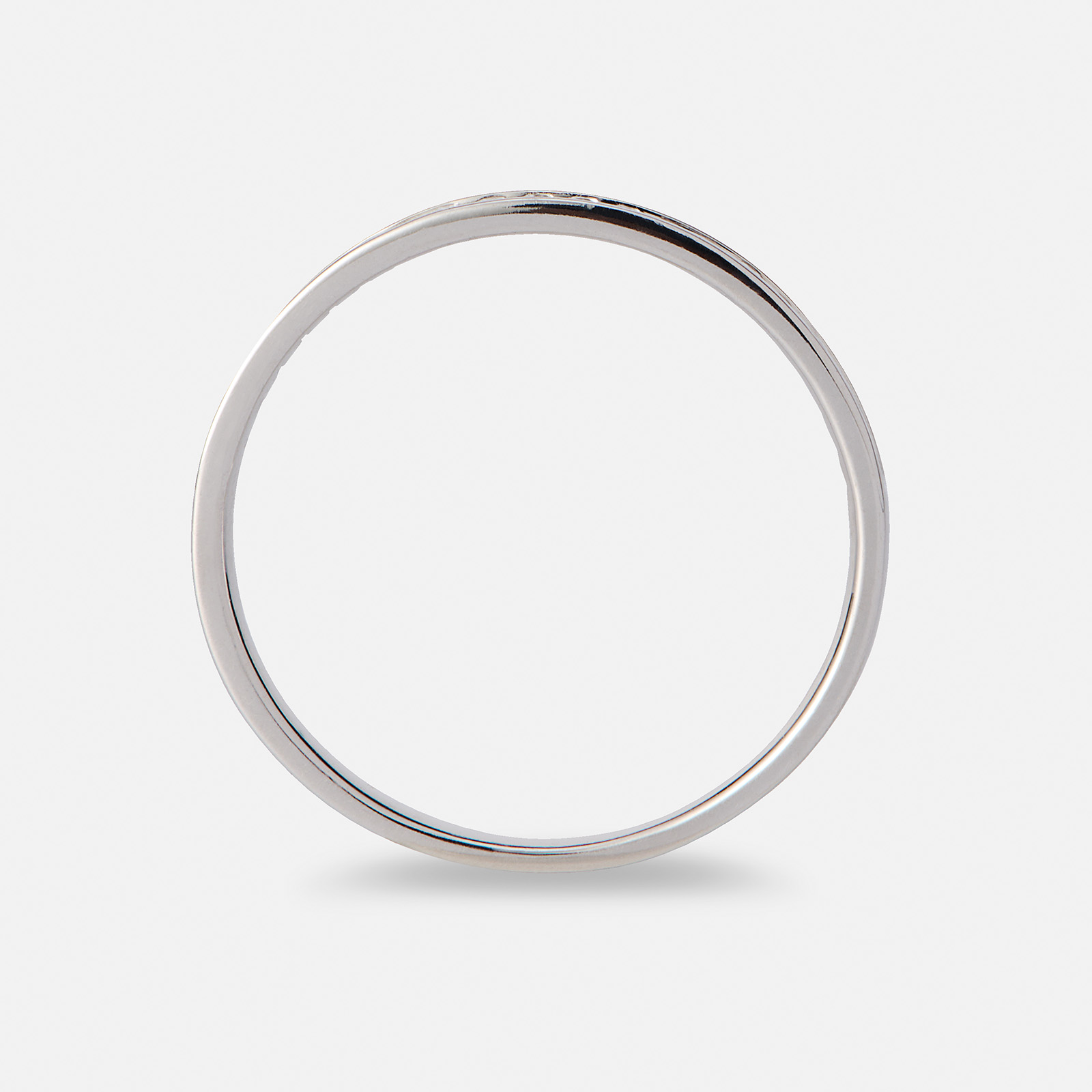 Alliansring 18k vitguld med 0,15 ct labbodlade diamanter