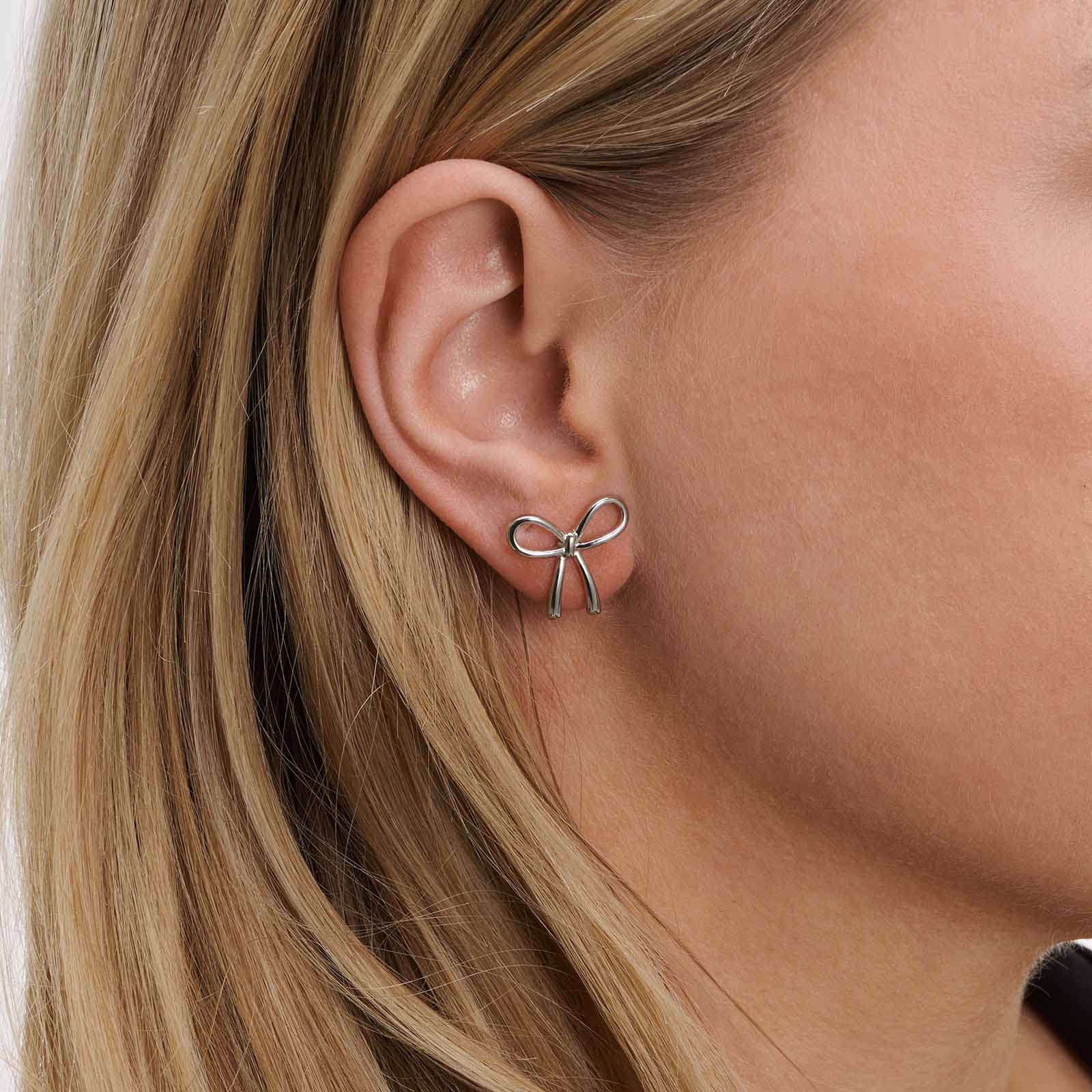 Silverfärgade örhängen, släta rosetter - 18 mm