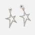 Silverfärgade örhängen, hängande stjärnor - 45x26 mm