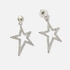 Silverfärgade örhängen, hängande stjärnor - 45x26 mm