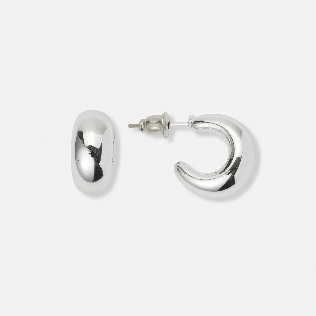 Silverfärgade örhängen, docerade hoops - 15 mm