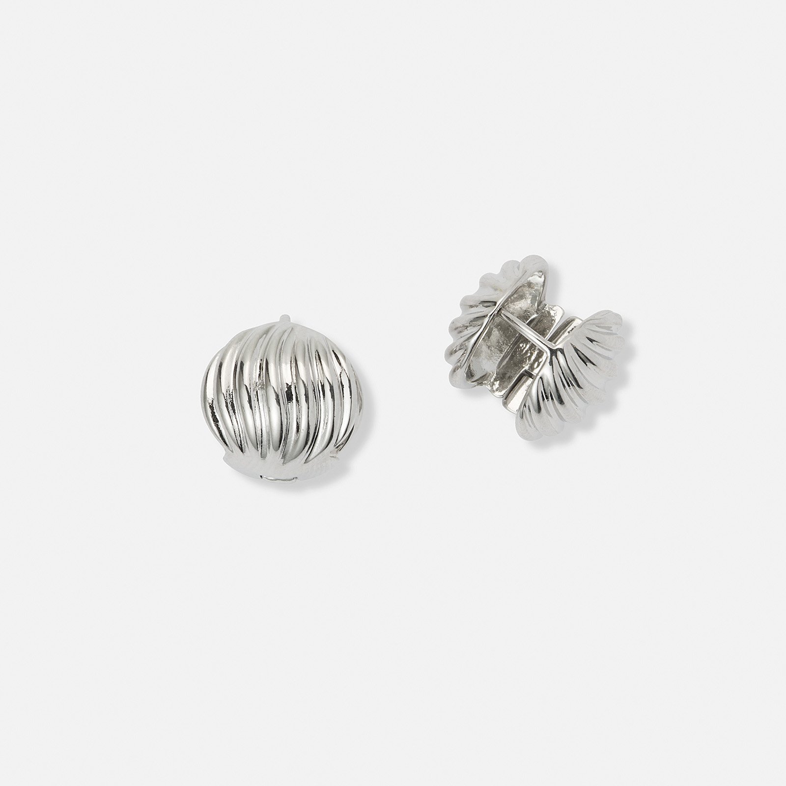 Silverfärgade örhängen, vågiga bollar - 15 mm