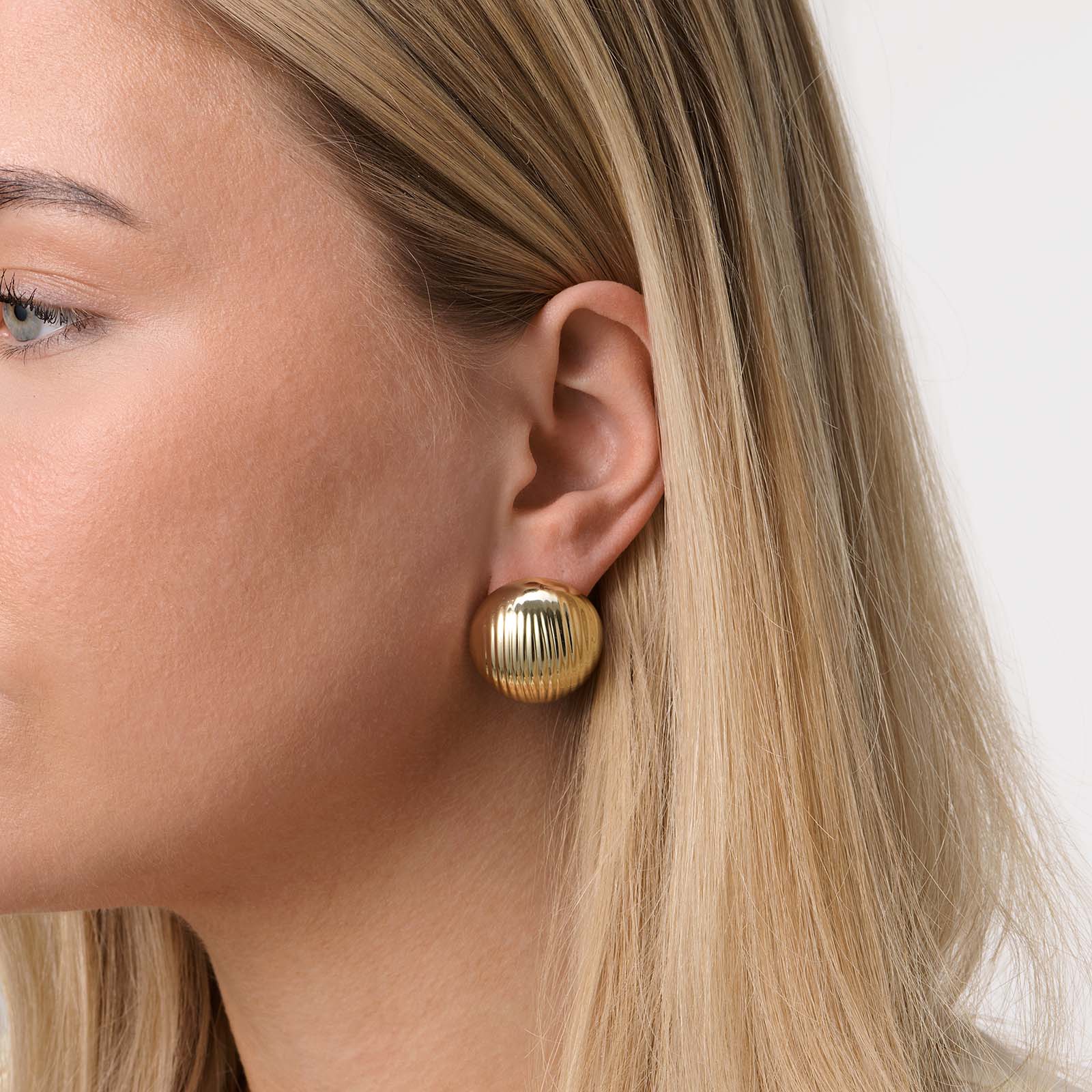 Guldfärgade örhängen, randiga kupoler - 25 mm