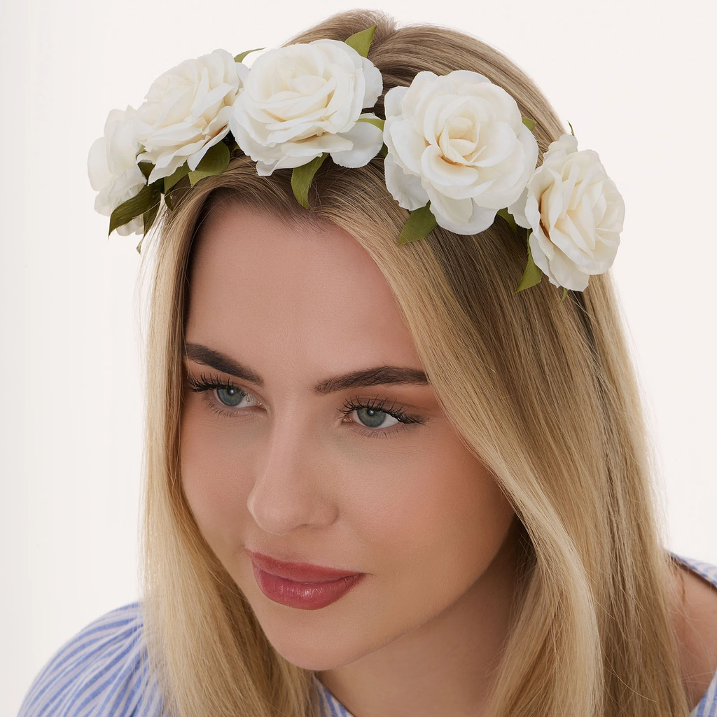 Blomkrans, små vita rosor