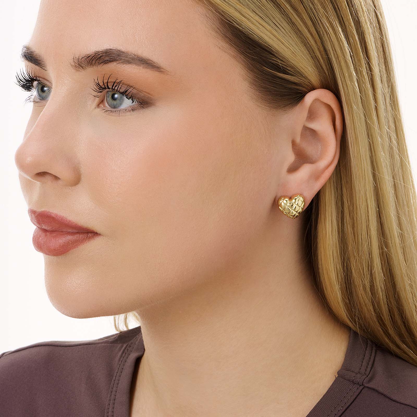 Guldfärgade örhängen, quiltade hjärtan - 13 mm