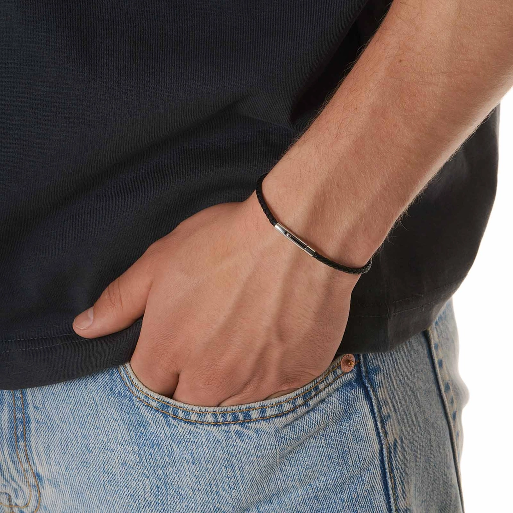 Svart läderarmband med stålspänne, 22cm