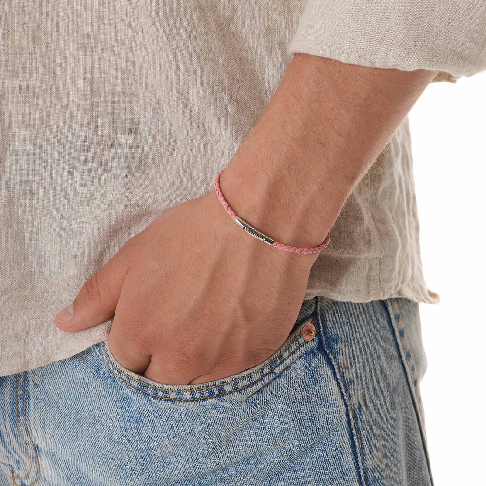 Ljusrosa läderarmband med stålspänne