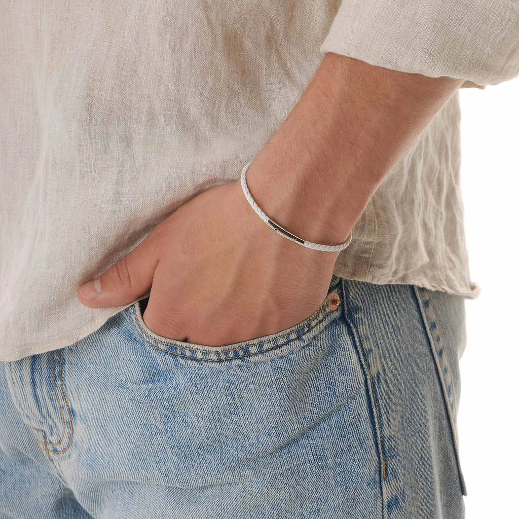 Vitt läderarmband med stålspänne, 19cm