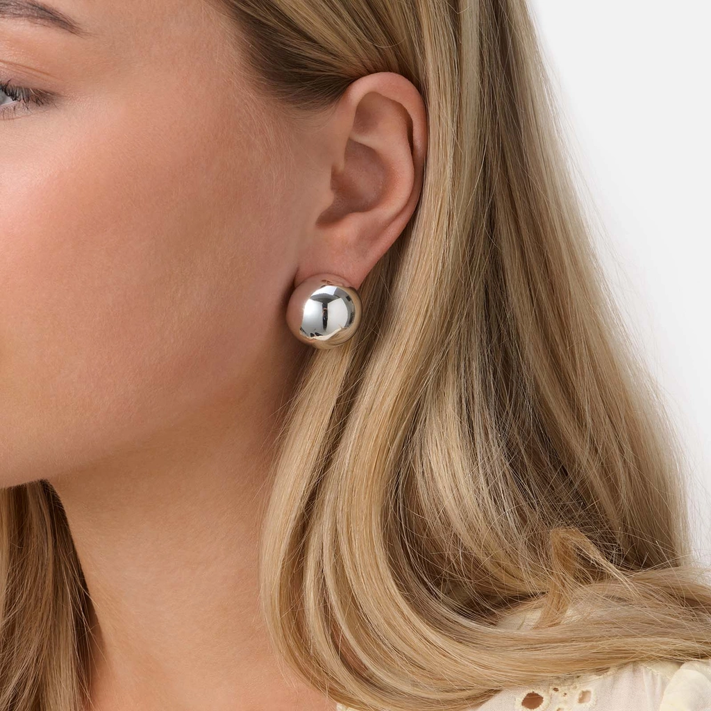 Silverfärgade örhängen, bollar - 20 mm