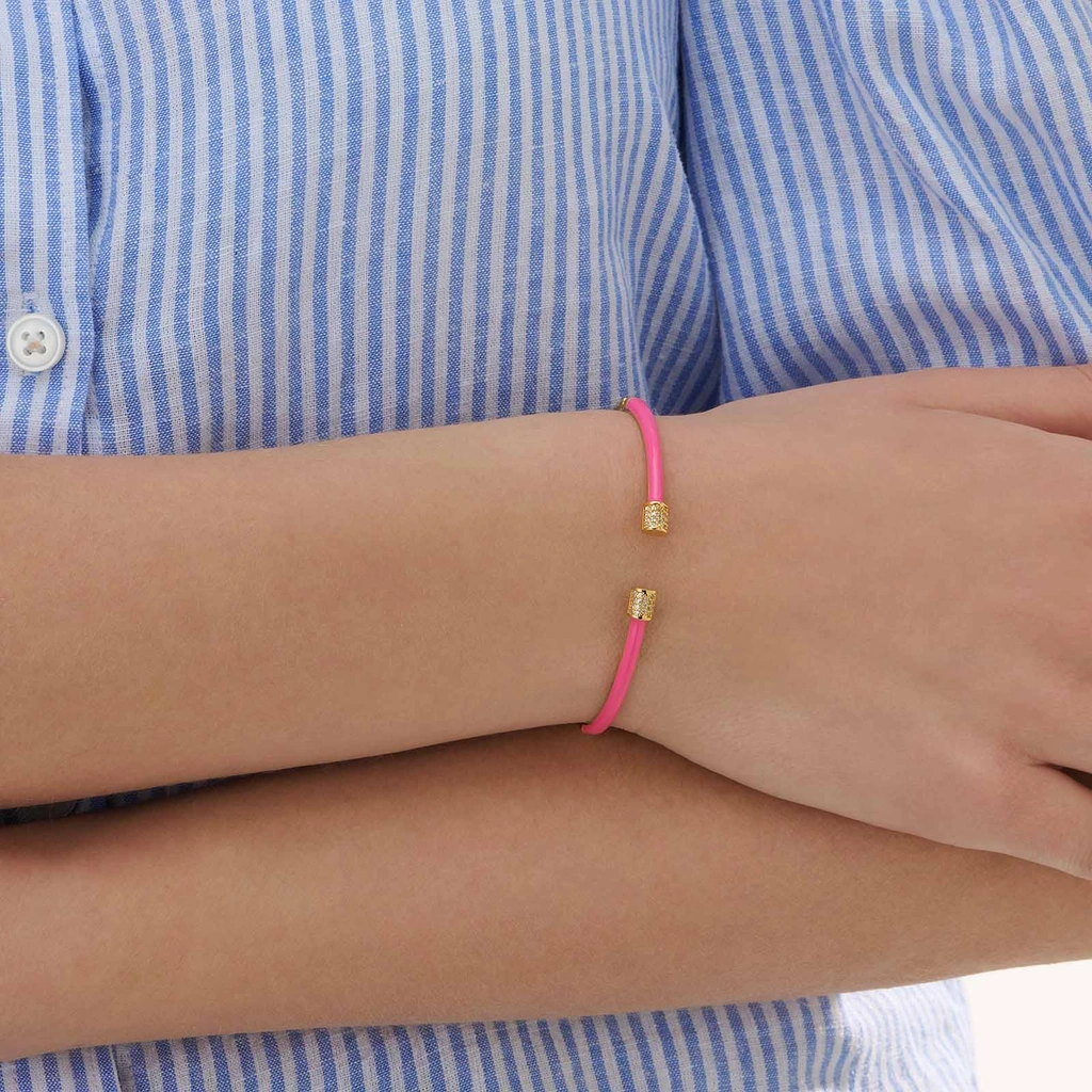 Guldpläterat armband, bangle rosa detaljer - 60x50 mm