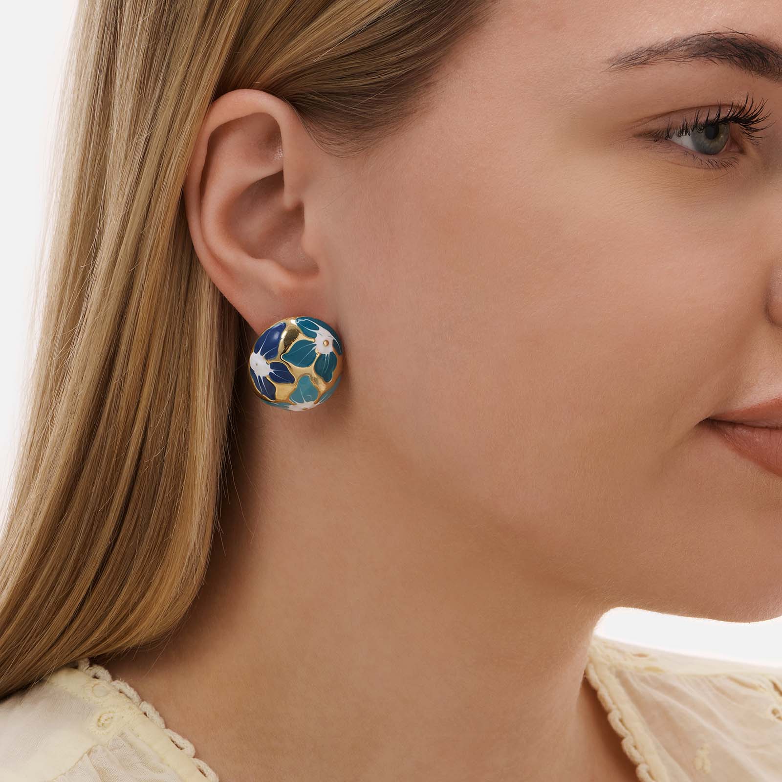 Guldfärgade örhängen, kupoler med emaljmönster - 27mm