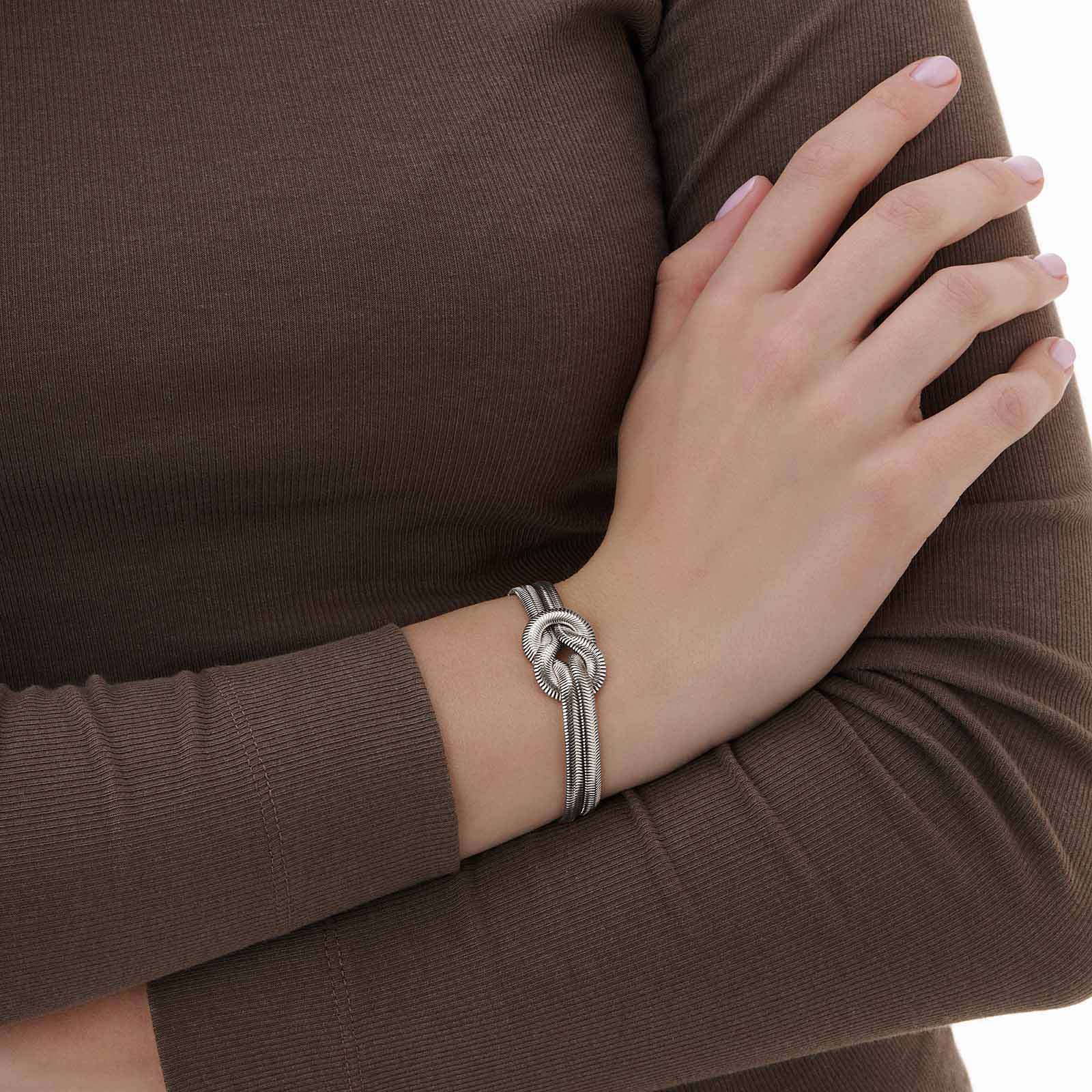 Silverfärgat armband, dubbel ormkedja m. knut - 18+5 cm.