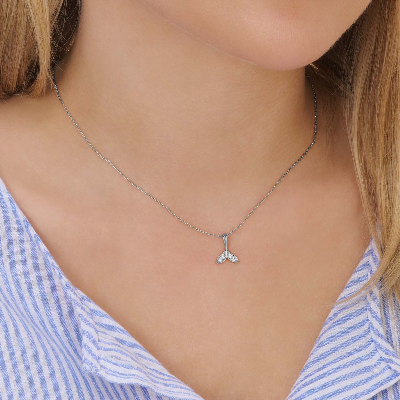 Silverfärgat halsband, delfinfena - 42+7 cm