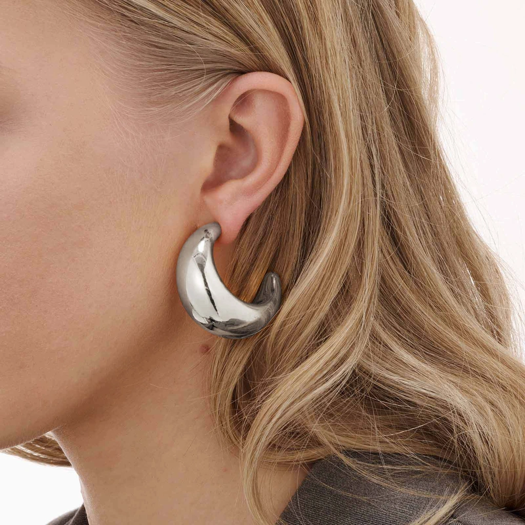 Silverfärgade örhängen - breda halvcreoler, 40mm