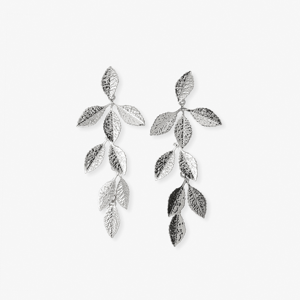 Silverfärgade örhängen - hängande löv, 77mm
