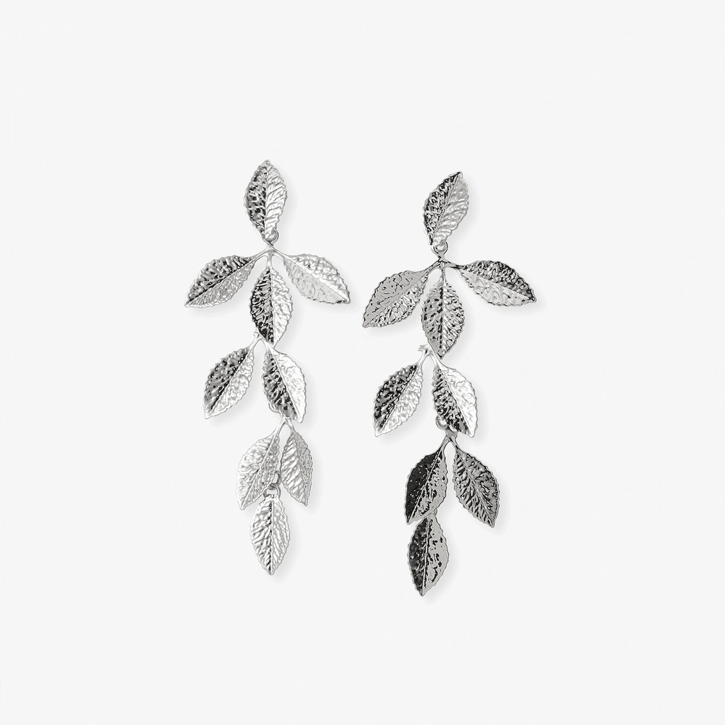 Silverfärgade örhängen - hängande löv, 77mm