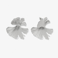 Silverfärgade örhängen, stora assymetriska blommor - 48 mm